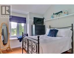 932 Grand AVENUE - 32