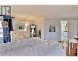 932 Grand AVENUE - 36