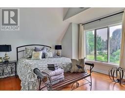 932 Grand AVENUE - 42