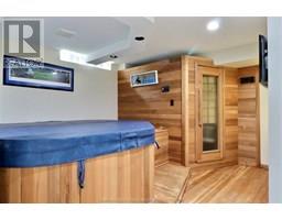 932 Grand AVENUE - 44