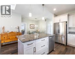 11 CHAMPLAIN COURT - 6