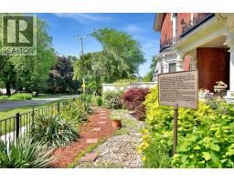 41 Erie STREET South - 11