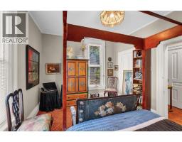 41 Erie STREET South - 44