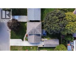 31 PETERBOROUGH DRIVE - 44