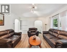 274 TWEEDSMUIR AVENUE East - 18