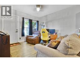 32-34 Brock STREET - 32