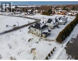 95 Rosewood CRESCENT - 38