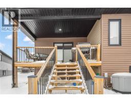 199 MOONSTONE CRESCENT - 32