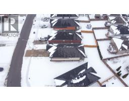 199 MOONSTONE CRESCENT - 45