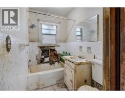 68 TWEEDSMUIR AVENUE East - 13