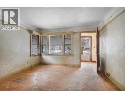 68 TWEEDSMUIR AVENUE East - 6