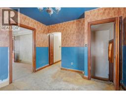 68 TWEEDSMUIR AVENUE East - 9