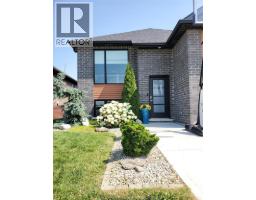 256 Moonstone CRESCENT - 2