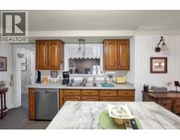 412 GREGORY DRIVE East - 17