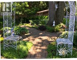 412 GREGORY DRIVE East - 38