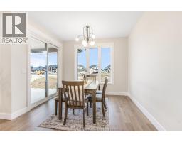 64 BLOOMINGTON WAY - 24