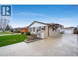 63 PEIRONE CRESCENT - 27