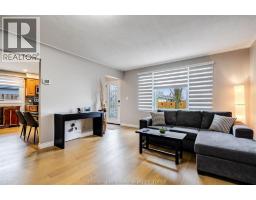 63 PEIRONE CRESCENT - 4