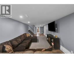 885 Hilda AVENUE - 32