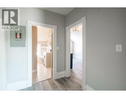 31 Adelaide STREET North - 32