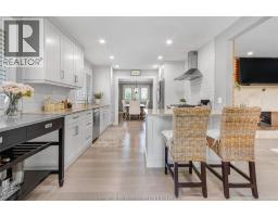 323 VICTORIA AVENUE - 16