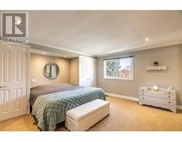 147 CRYSTAL DRIVE - 33