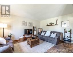 26 KYLE DRIVE - 7