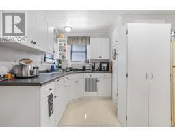 19 Thelma AVENUE - 18