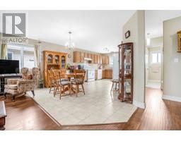 100 Manning DRIVE - 5