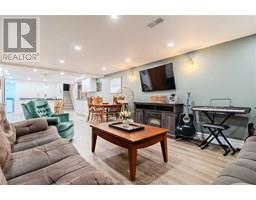 424 Gregory DRIVE East - 34
