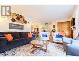 424 Gregory DRIVE East - 9