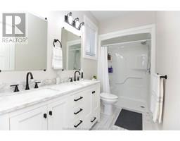 7 VENTURE CRESCENT - 12