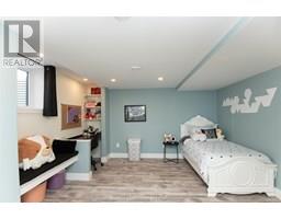 7 VENTURE CRESCENT - 24