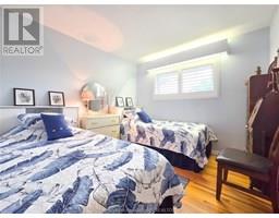 70 DUNVEGAN DRIVE - 28