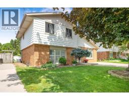 112 Parry DRIVE - 44