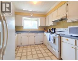 64 Parkwood DRIVE - 22