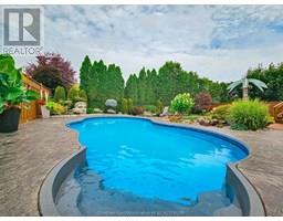 645 McNaughton AVENUE West - 10