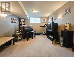 645 McNaughton AVENUE West - 37