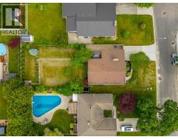 34 Wyandott STREET - 32