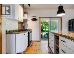 11 Victoria STREET - 12