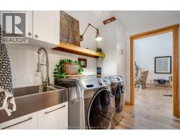 11 Victoria STREET - 25