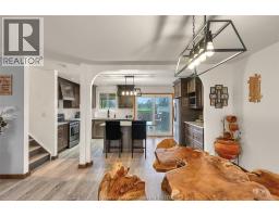 12 DONALDA DRIVE - 15