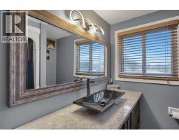 12 DONALDA DRIVE - 36
