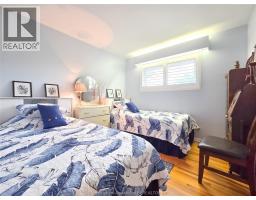 70 DUNVEGAN DRIVE - 28
