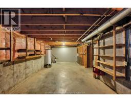 7 Lawson DRIVE - 35