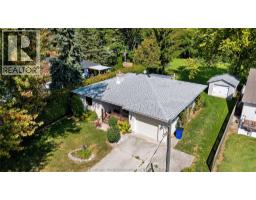 7 Lawson DRIVE - 37