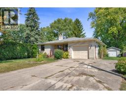 7 Lawson DRIVE - 40