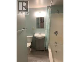 102 Wellington STREET East - 17