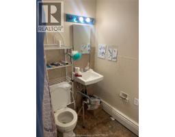 102 Wellington STREET East - 18