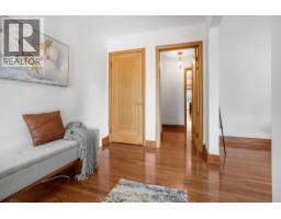 860 Charing Cross ROAD - 16